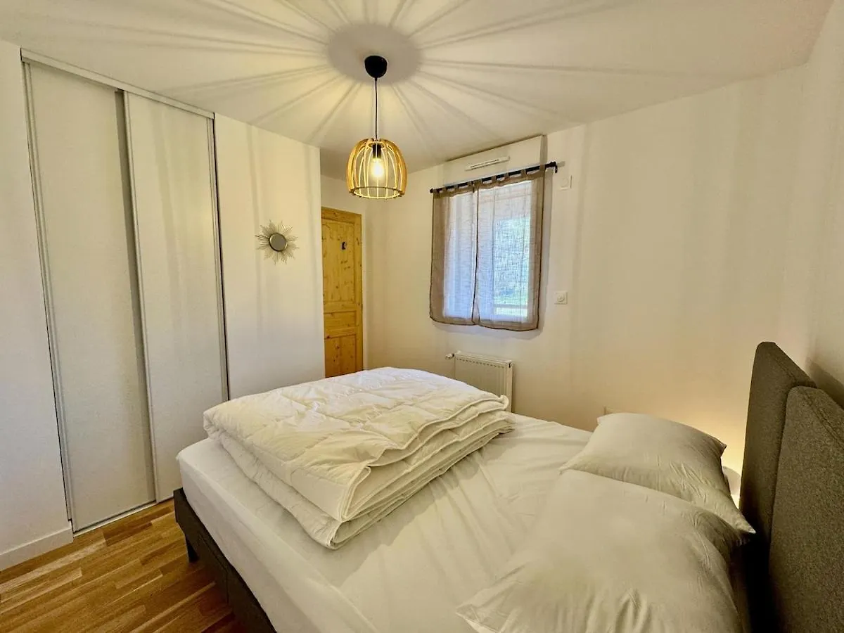 Appartement 4 A 5 Personnes Au Bord Du Lac Génos 0*,  Francja